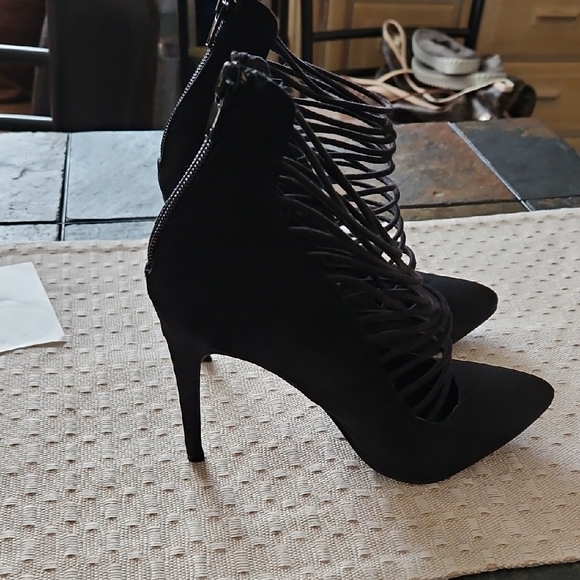 Charlotte Russe Elegant Black Heels - Picture 4 of 10